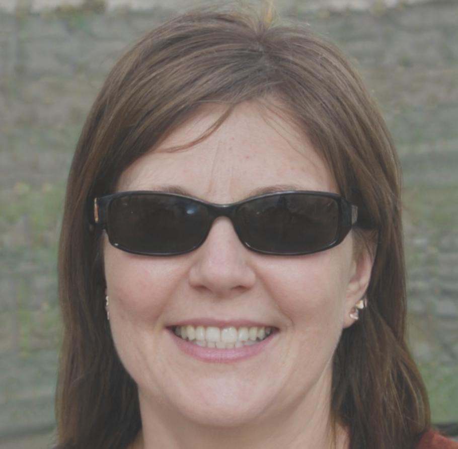 Retrato profesional de Inmaculada Villaescusa, Directora de Investigación UX