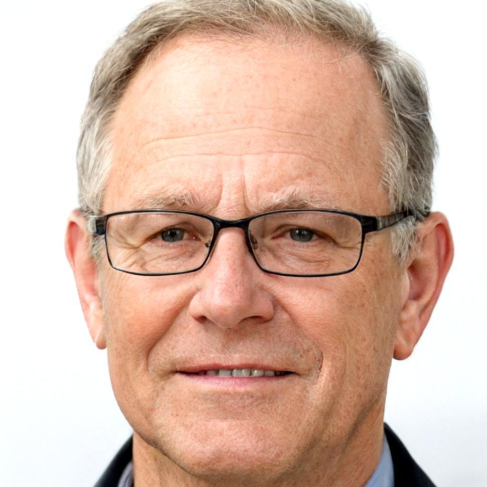 Elías Montemayor, Director de Experiencia de Usuario en thalorunvia