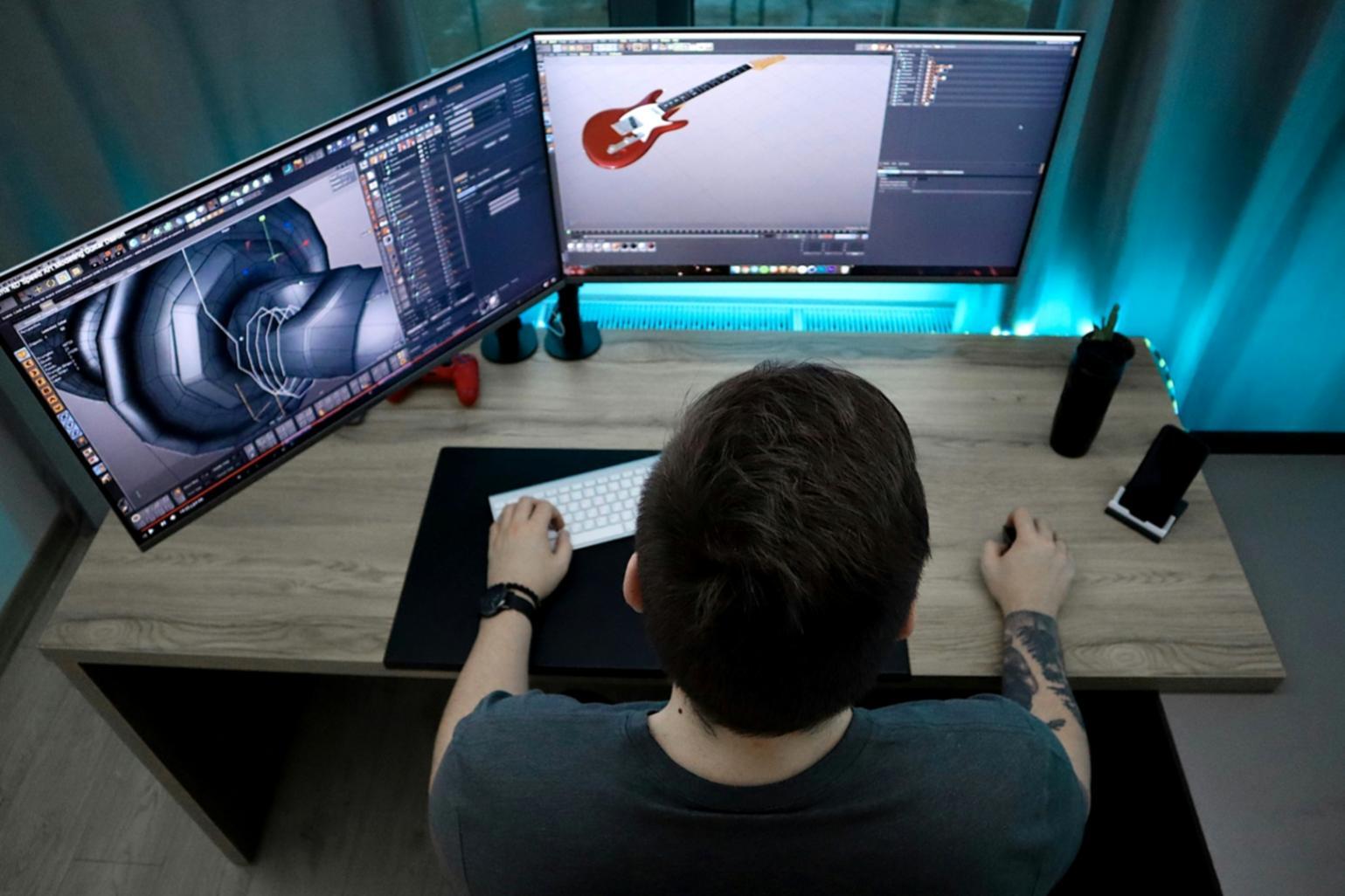 Equipo de thalorunvia trabajando en sesión de investigación de usuarios